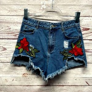 Vera & Lucy Rose Embroidered Denim Shorts Size Small
